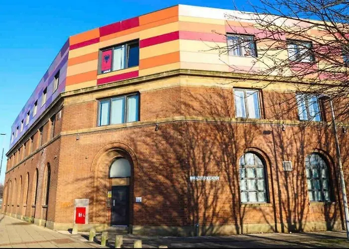 Modern 2-Bed Flat In Salford